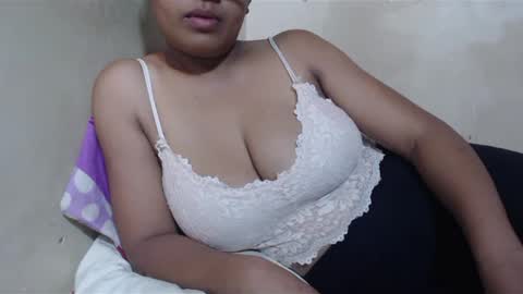 Snapshot of saronette chatting on 01/28/25, 09:41 saronette online show from 01/28/25, 09:41