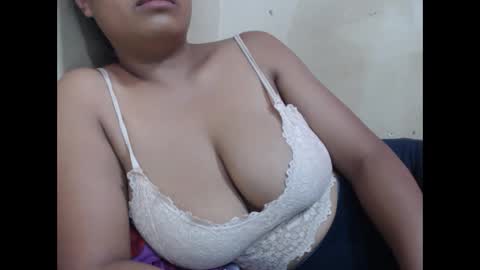 Snapshot of saronette chatting on 02/20/25, 11:31 saronette online show from 02/20/25, 11:31