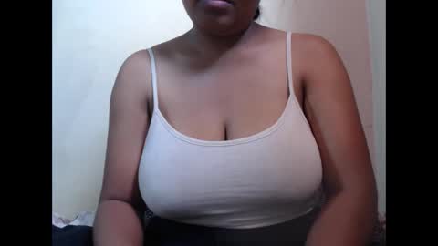 Snapshot of saronette chatting on 09/18/25, 09:00 saronette online show from 09/18/25, 09:00