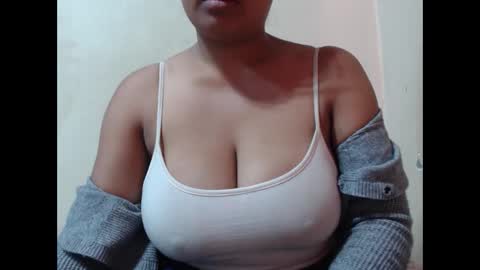 Snapshot of saronette chatting on 10/14/25, 06:25 saronette online show from 10/14/25, 06:25