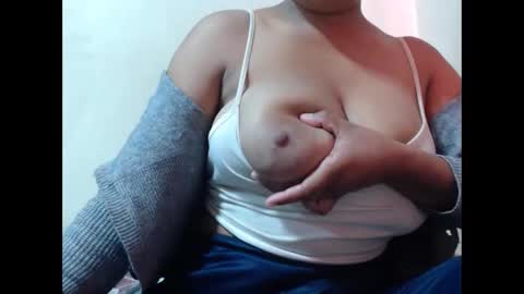 Snapshot of saronette chatting on 10/15/25, 05:29 saronette online show from 10/15/25, 05:29