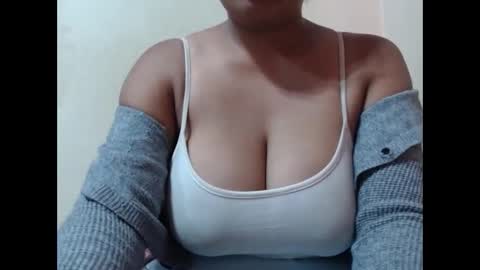 Snapshot of saronette chatting on 11/03/25, 06:36 saronette online show from 11/03/25, 06:36