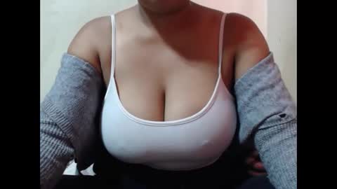 Snapshot of saronette chatting on 11/14/25, 05:39 saronette online show from 11/14/25, 05:39