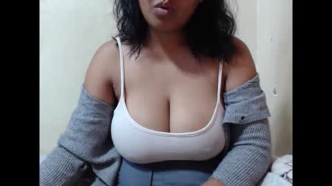 Snapshot of saronette chatting on 11/17/25, 06:30 saronette online show from 11/17/25, 06:30