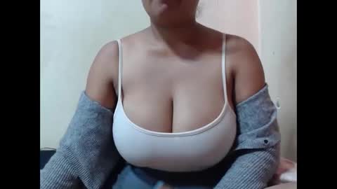 Snapshot of saronette chatting on 11/18/25, 05:56 saronette online show from 11/18/25, 05:56