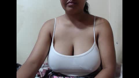 Snapshot of saronette chatting on 11/20/25, 05:51 saronette online show from 11/20/25, 05:51