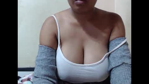 Snapshot of saronette chatting on 11/21/25, 07:07 saronette online show from 11/21/25, 07:07