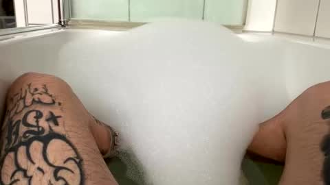 Snapshot of sash335 chatting on 11/17/25, 11:27 Men37 online show from 11/17/25, 11:27