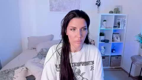 Snapshot of sasha_miro chatting on 09/16/25, 02:01 Sasha Miro online show from 09/16/25, 02:01