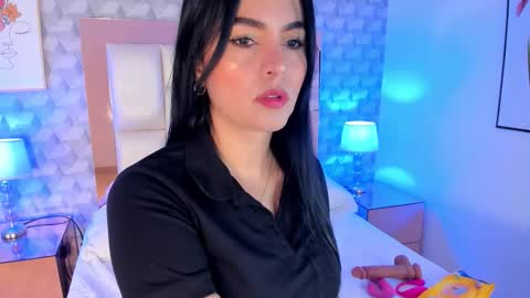 Camila  online show from 12/04/25, 11:30