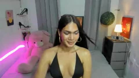 Snapshot of sashahuwanna chatting on 02/22/25, 02:08 ESTELLA online show from 02/22/25, 02:08