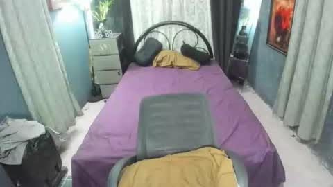 Snapshot of sashahuwanna chatting on 03/18/26, 06:44 ESTELLA online show from 03/18/26, 06:44