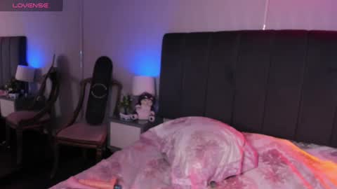 selene  online show from 01/21/25, 12:04