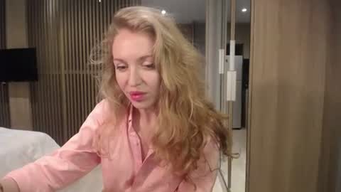 Sasha online show from 10/23/25, 01:43