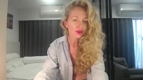 Snapshot of sashasweetsasha chatting on 03/24/26, 04:17 Sasha online show from 03/24/26, 04:17
