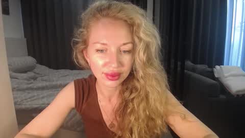 Snapshot of sashasweetsasha chatting on 04/06/26, 03:48 Sasha online show from 04/06/26, 03:48