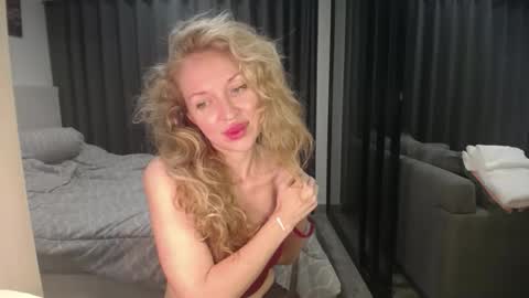 Snapshot of sashasweetsasha chatting on 04/06/26, 04:52 Sasha online show from 04/06/26, 04:52