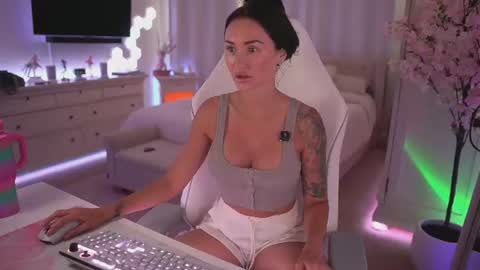 sashawest_official online show from 07/15/26, 10:59