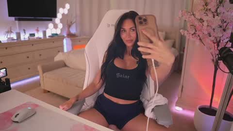 sashawest_official online show from 08/03/26, 10:35