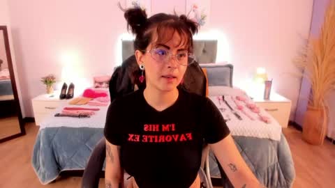saskia_vellour online show from 04/24/26, 07:05