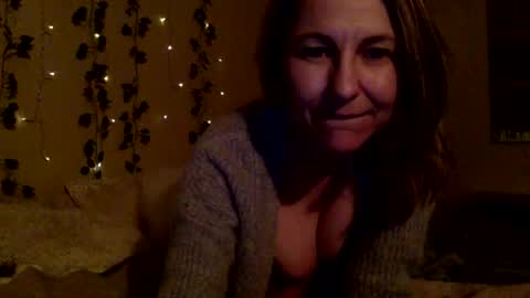 Snapshot of sassyella chatting on 03/04/25, 07:19 Sassyella online show from 03/04/25, 07:19