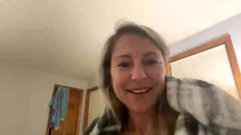 Snapshot of sassyella chatting on 10/23/25, 05:51 Sassyella online show from 10/23/25, 05:51
