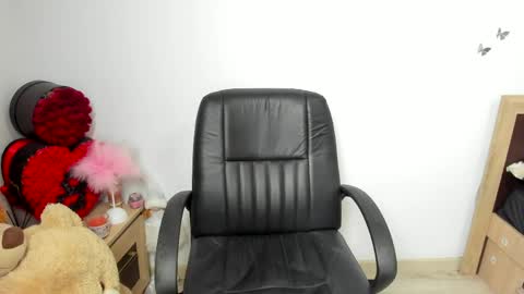 sassytiff online show from 04/18/26, 01:15