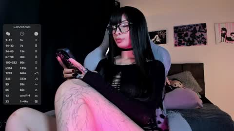 Snapshot of satanbabee_ chatting on 07/20/26, 11:18 im expecting 300 thumbs up on my altar online show from 07/20/26, 11:18