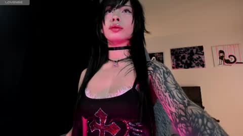 Snapshot of satanbabee_ chatting on 07/23/26, 12:35 im expecting 300 thumbs up on my altar online show from 07/23/26, 12:35
