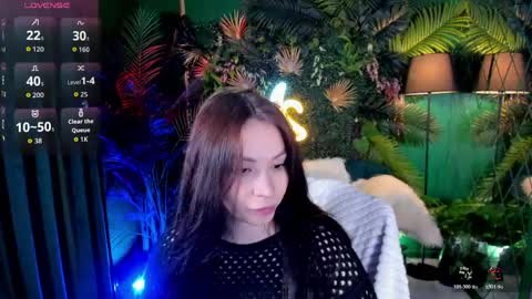 Snapshot of satiralux chatting on 05/30/26, 05:32 online show from 05/30/26, 05:32