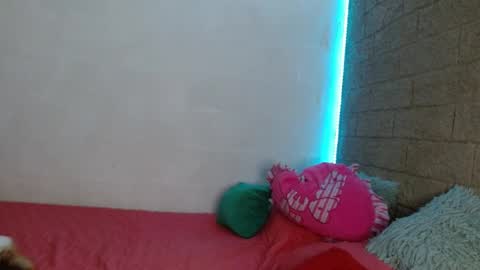 Snapshot of sativa_29 chatting on 12/15/24, 07:10 Sativa online show from 12/15/24, 07:10