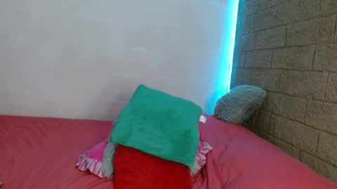 Snapshot of sativa_29 chatting on 12/22/24, 07:42 Sativa online show from 12/22/24, 07:42