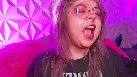 Gina George online show from 11/08/25, 12:11