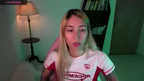 I AM JENN  online show from 12/18/25, 03:56