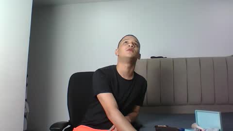 Snapshot of saul_thompson chatting on 11/18/25, 07:57 Saul Thompson online show from 11/18/25, 07:57