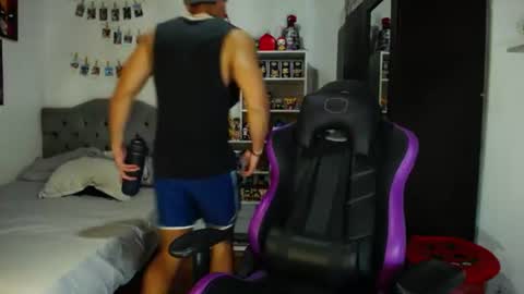 Snapshot of saulomiralles chatting on 07/15/26, 11:43 Saulo online show from 07/15/26, 11:43