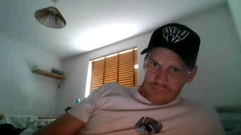 Snapshot of sausagesandwitch23 chatting on 07/21/26, 07:43 Sausagesandwitch23 online show from 07/21/26, 07:43