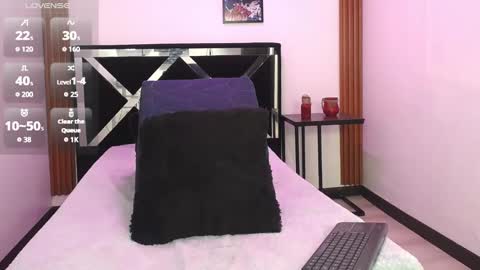 Snapshot of savage_doll chatting on 11/15/25, 04:32 ANGELICA online show from 11/15/25, 04:32