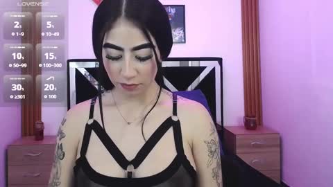 Snapshot of savage_doll chatting on 11/19/25, 01:05 ANGELICA online show from 11/19/25, 01:05