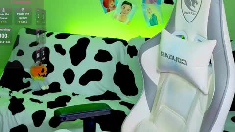 Snapshot of savage_lust_ chatting on 09/23/25, 02:14 Ariel online show from 09/23/25, 02:14