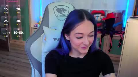 Snapshot of savage_lust_ chatting on 10/25/25, 05:04 Ariel online show from 10/25/25, 05:04