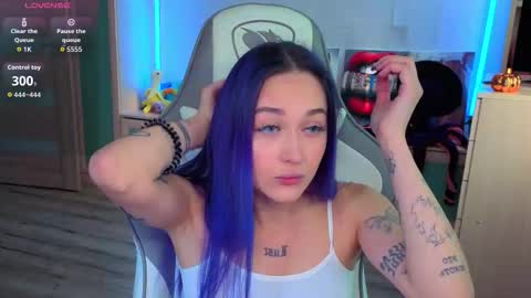 Snapshot of savage_lust_ chatting on 11/01/25, 04:03 Ariel online show from 11/01/25, 04:03