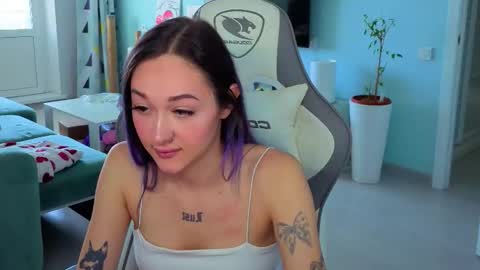 Ariel online show from 04/29/26, 04:05