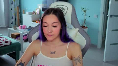 Snapshot of savage_lust_ chatting on 05/06/26, 03:02 Ariel online show from 05/06/26, 03:02