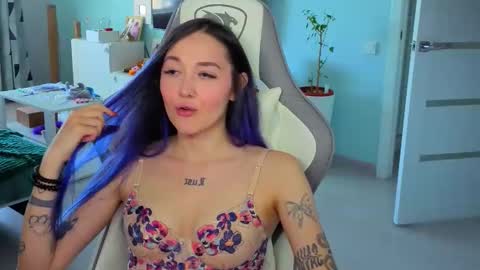 Snapshot of savage_lust_ chatting on 06/05/26, 03:57 Ariel online show from 06/05/26, 03:57