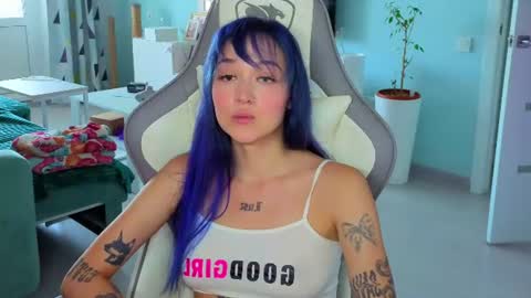 Snapshot of savage_lust_ chatting on 07/10/26, 04:28 Ariel online show from 07/10/26, 04:28