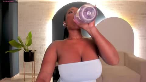 Snapshot of savannahstorm_ chatting on 05/29/26, 01:20 S a v a n n a h online show from 05/29/26, 01:20