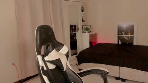 Savannahwildee online show from 12/16/24, 10:56