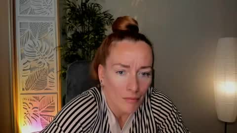 Snapshot of save_the_qween chatting on 06/04/26, 12:11 save the qween online show from 06/04/26, 12:11