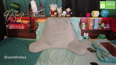 Snapshot of savethebea chatting on 07/25/26, 05:32 Bea online show from 07/25/26, 05:32